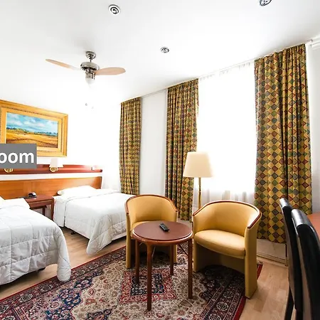 拉维尔国际酒店 酒店