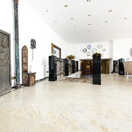 Hotel Ravel International 3*