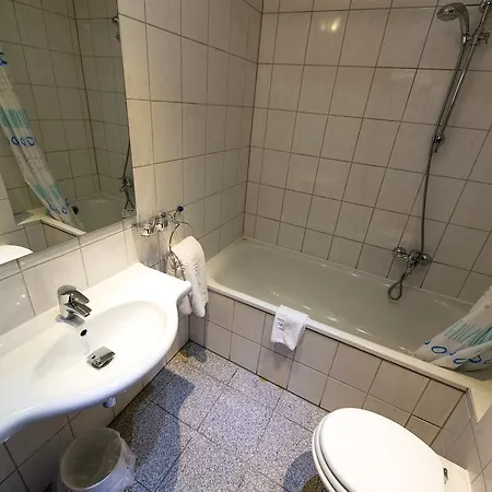 Ravel International Otel