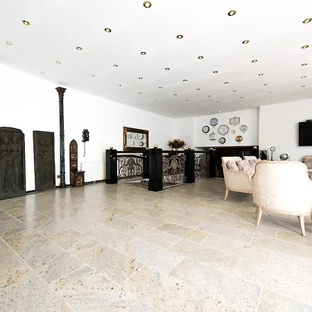 Hotel Ravel International 3*