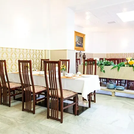 Hotel Ravel International 3*