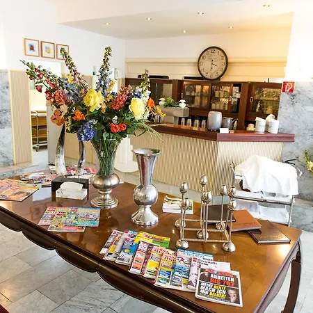 Hotel Ravel International 3*