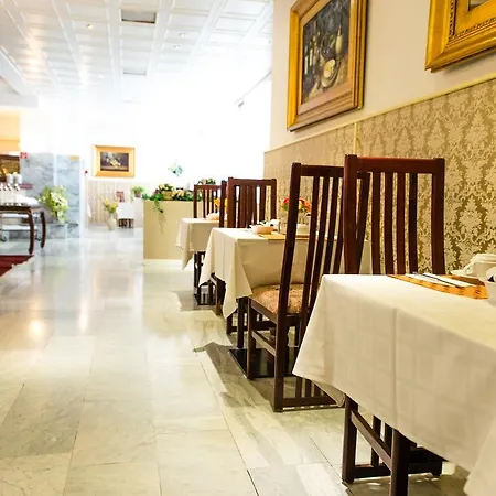 Hotel Ravel International