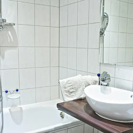 拉维尔国际酒店 酒店