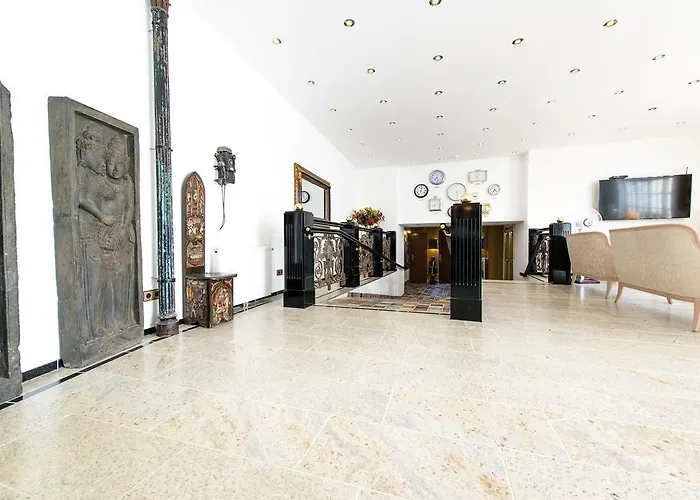 Hotel Ravel International 3*