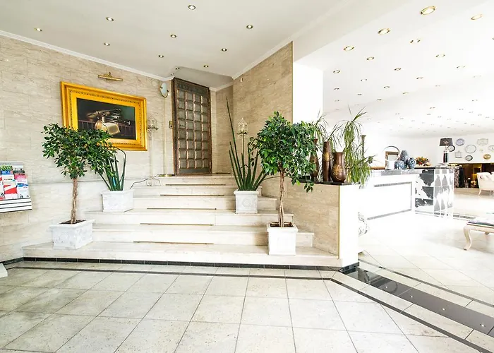 Hotel Ravel International