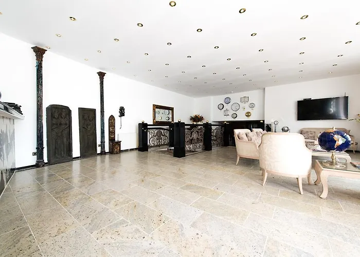 Hotel Ravel International 3*