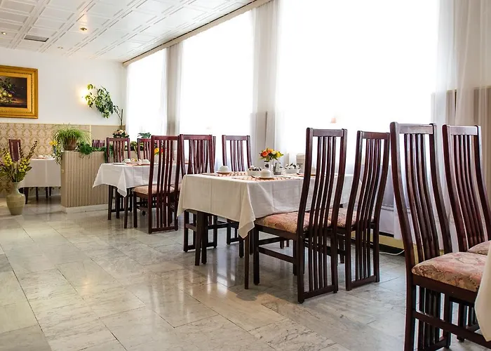 Hotel Ravel International