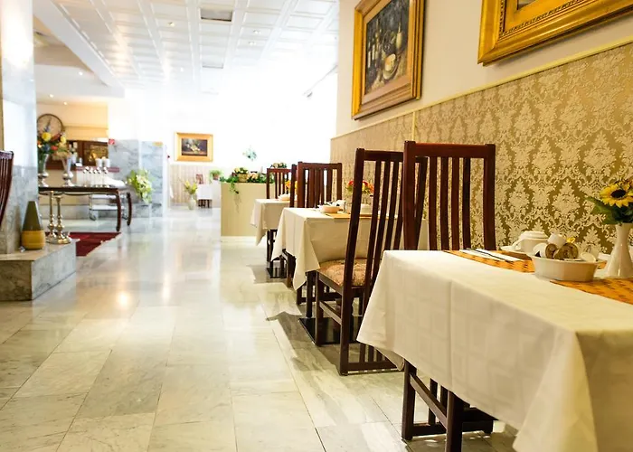 Hotel Ravel International